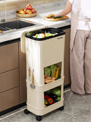“Lixeira para cozinha, alta capacidade, tampa corrediça, com rodinhas, dois compartimentos.”